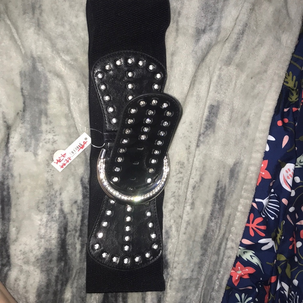 Shyanne stretchy belt